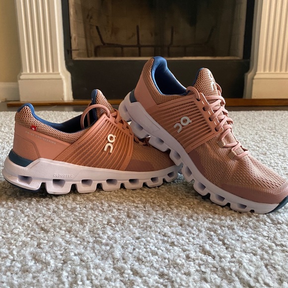 on cloud Shoes - On Cloud Swift Sneakers Size 7